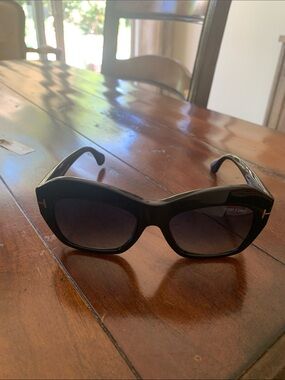 Tom Ford Women’s Black Sunglasses – Classic butterfly Style